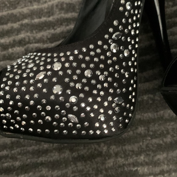 Jewel studded peep toe high heels - Picture 7 of 7